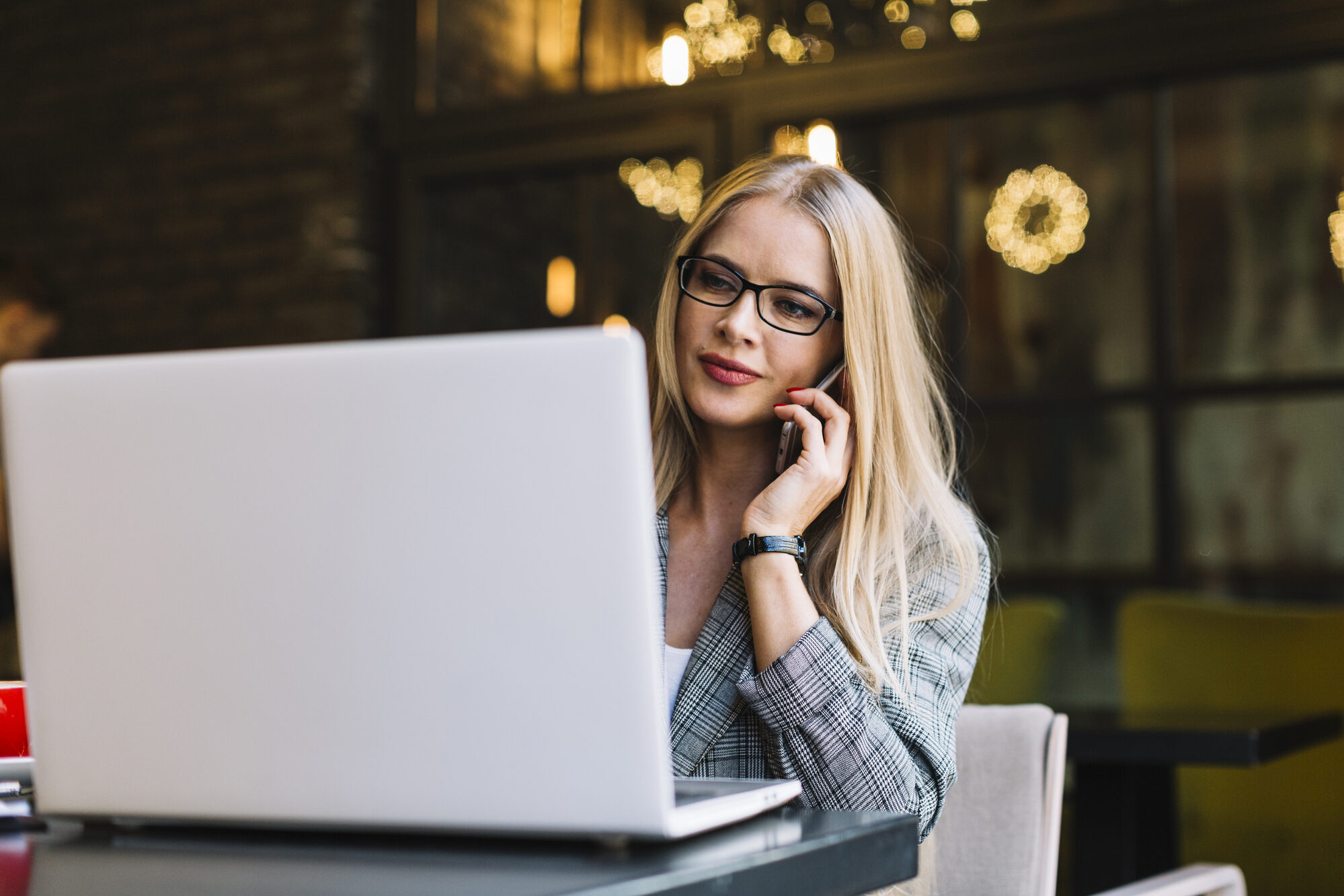 Proces zakupu hostingu i domeny dla właścicieli firm